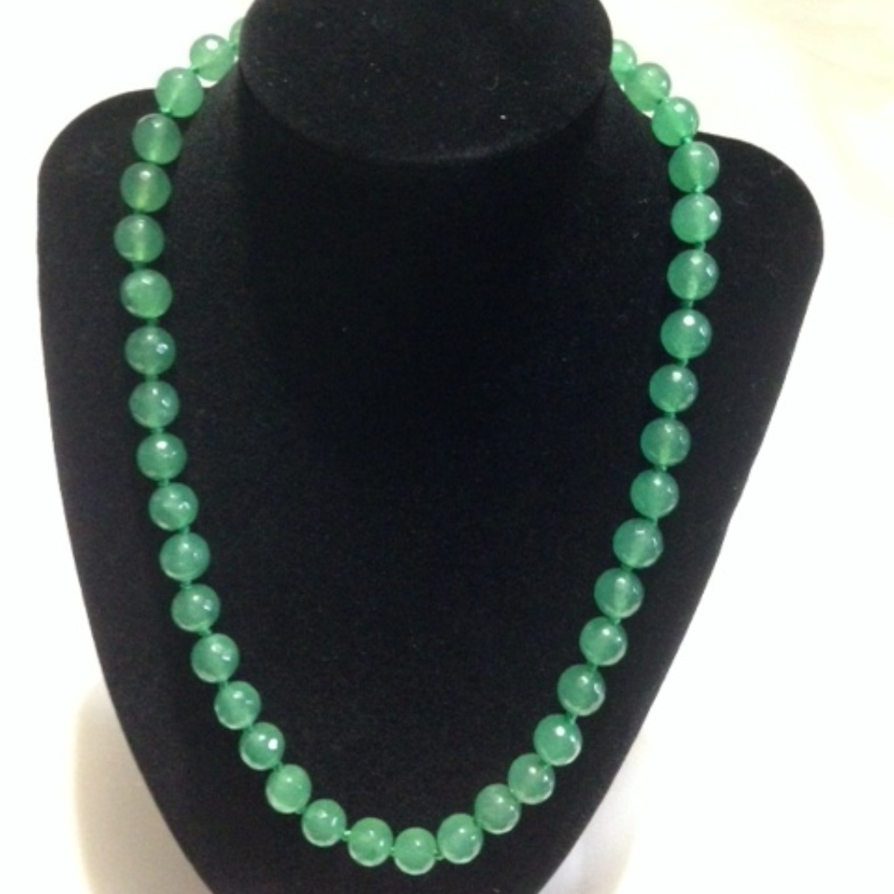250CT Green Emerald Gemstone Bead Necklace